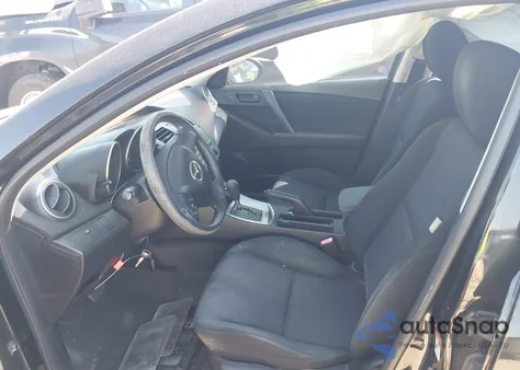 2011 Mazda Mazda3 I Sport z USA, uszkodzony, nr VIN JM1BL1UF0B1366171